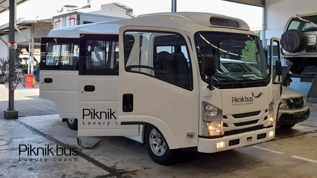 sewa minibus elf 19 seat murah ke pondok zidane depok